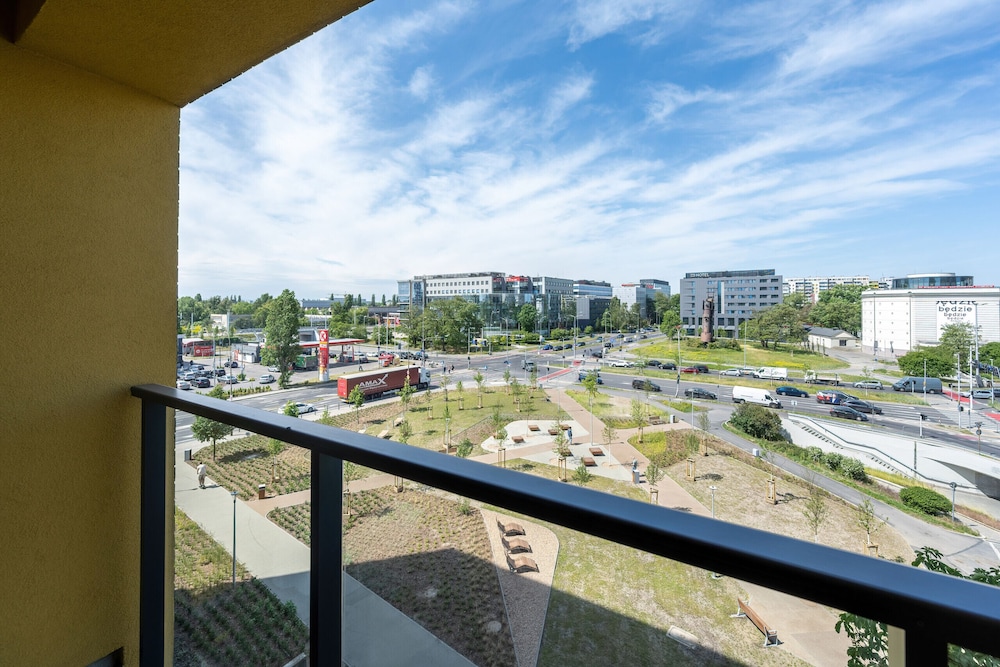 Legnicka Modern Apartment by Renters view 3