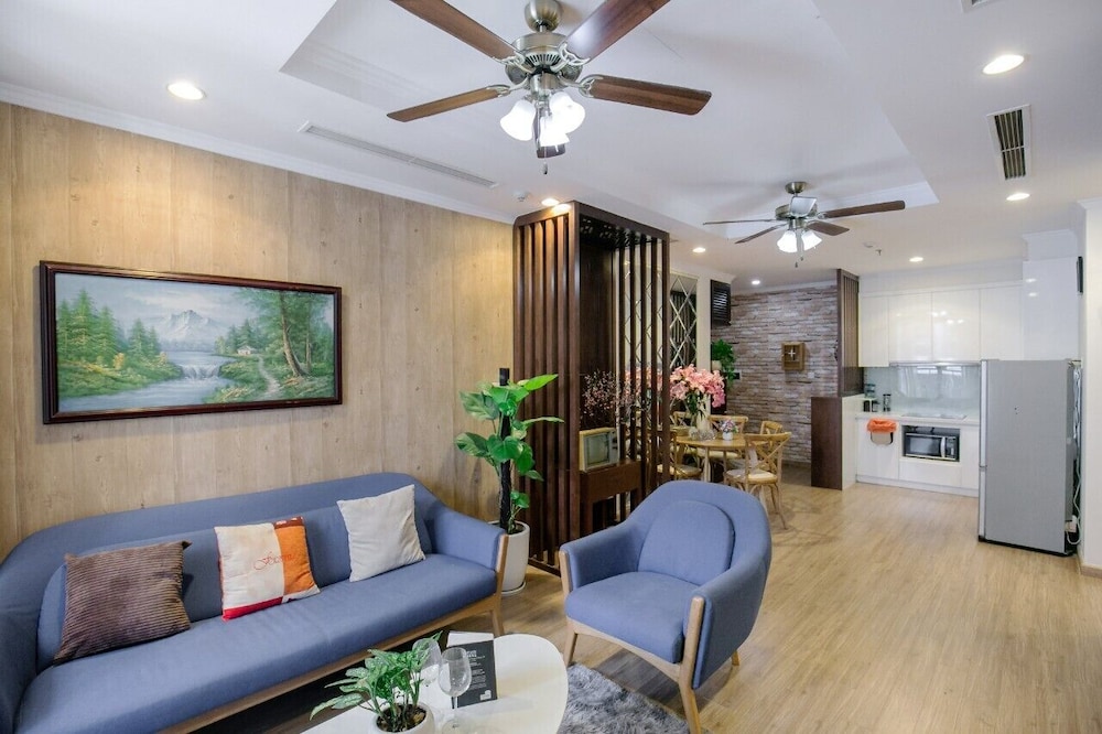 Bom Homestay Vinhomes Times City