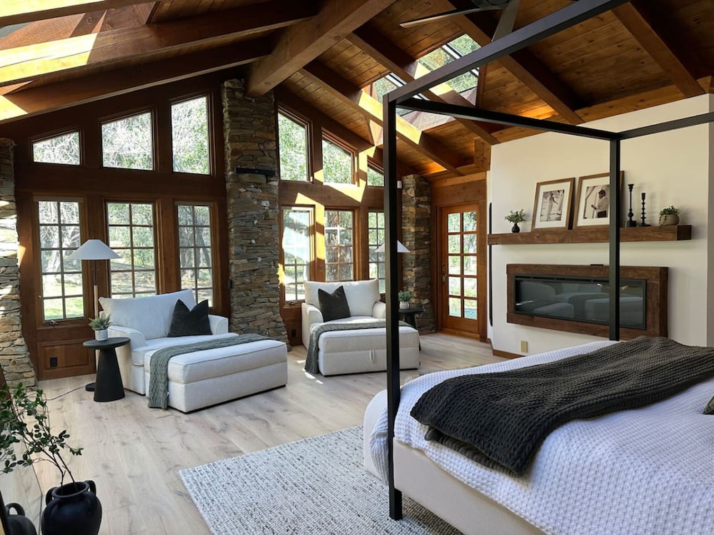 Luxury Casa Oso Retreat 2houses Hottub BBQ 43acres