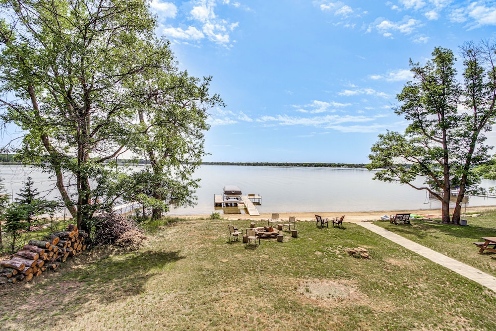Private Beach & Dock: White Sand Lake Retreat!
