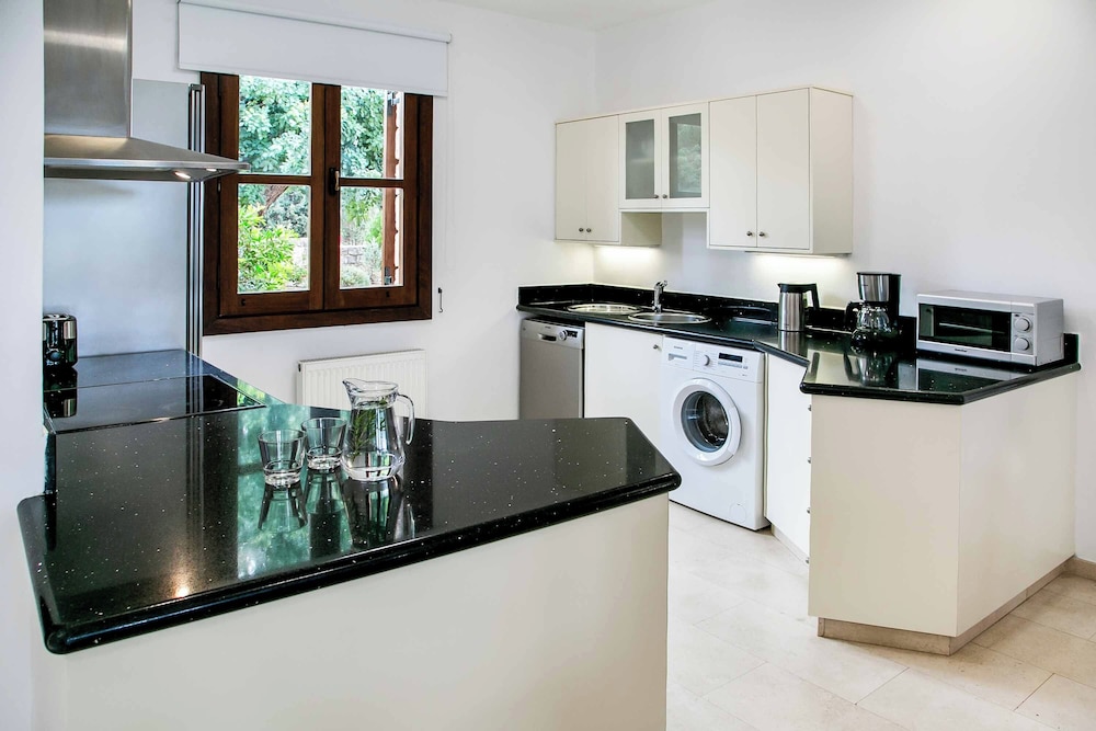 Aphrodite Hills Superior 66