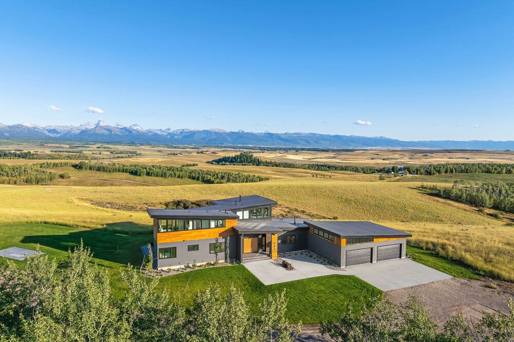 Hot Tub, 23 Mi to Grand Targhee: Luxe Retreat