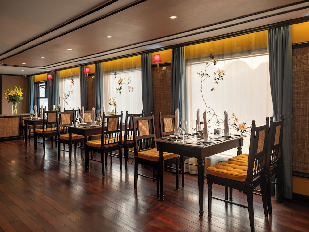 Indochine Grand Lan Ha Bay