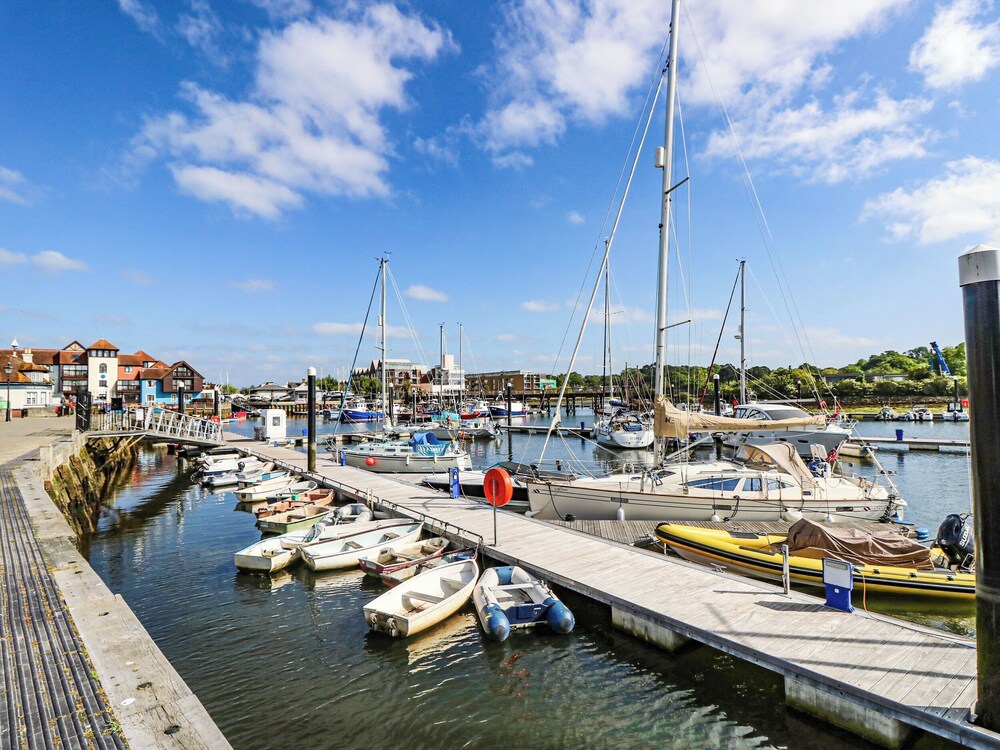 Lymington Lodge