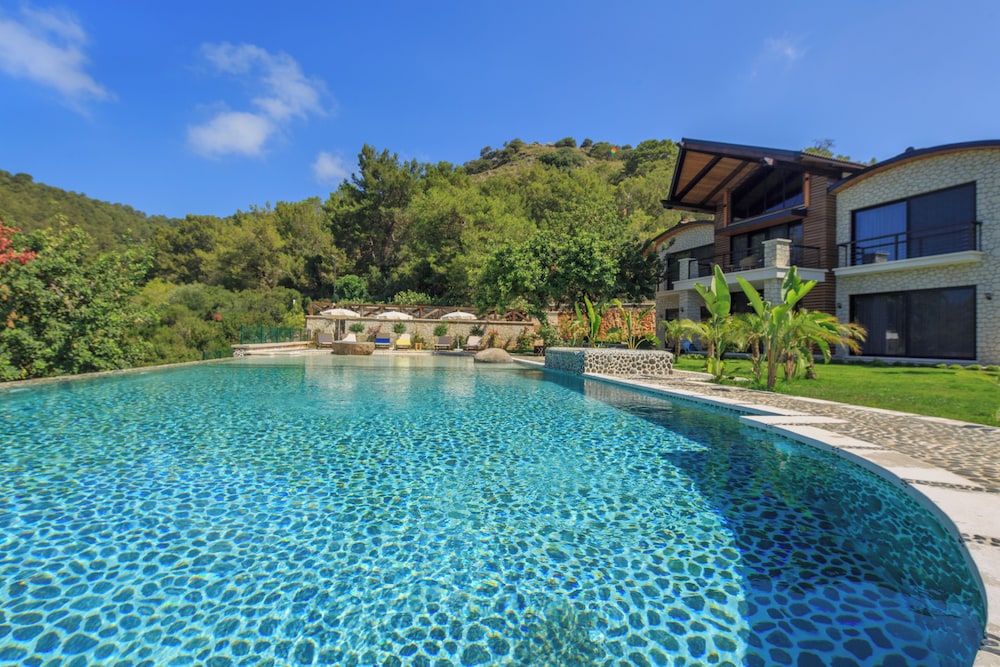 Private Island-Style Ultra Luxury Villa Estate
