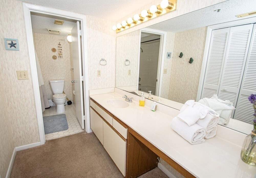 Sea Castle 8g 3 Bedroom Condo
