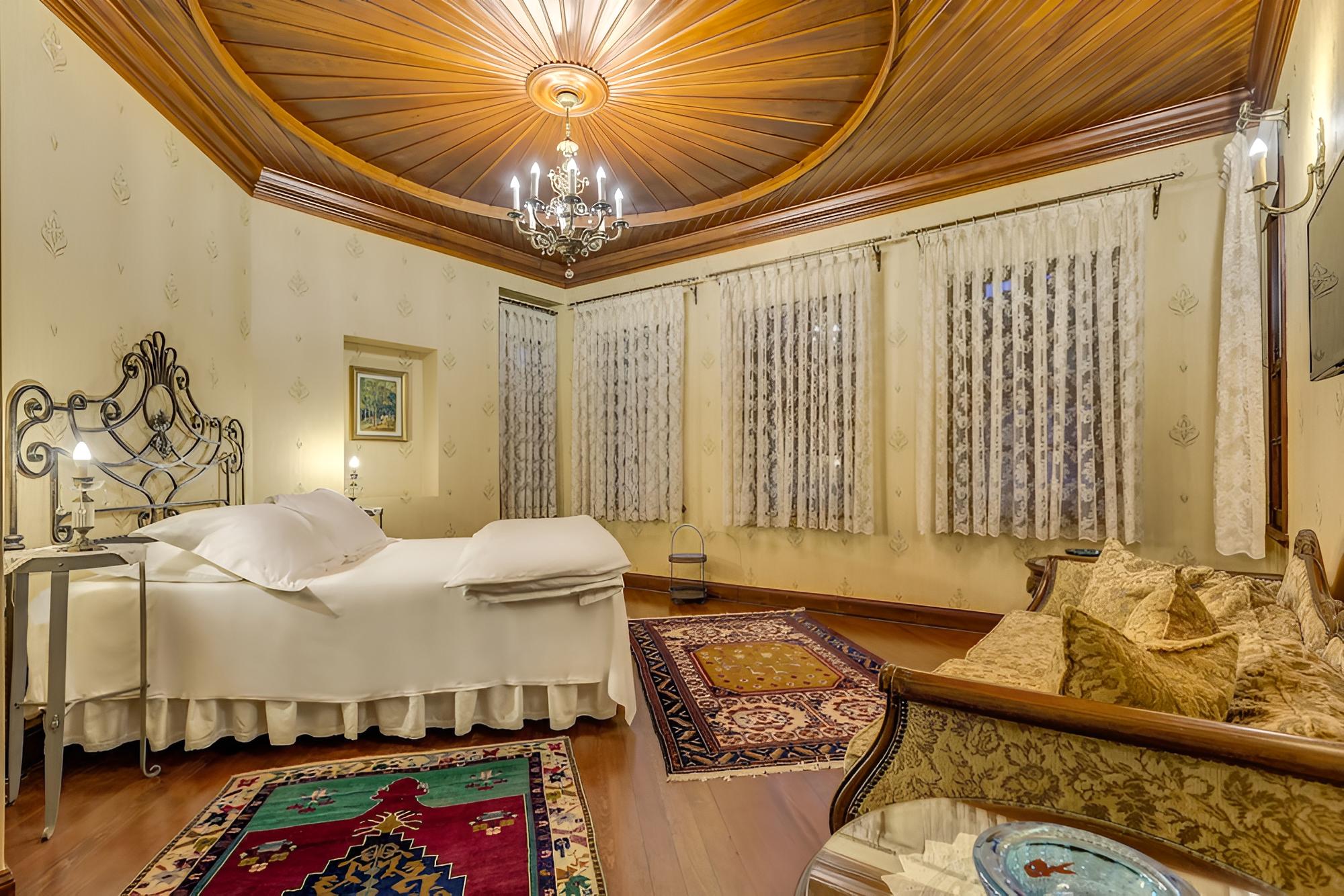 Kaucuk Hotel