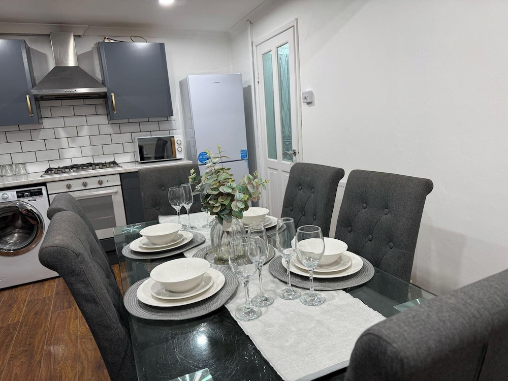 Cozy Retreat in Bridgend With 3 Bedrooms