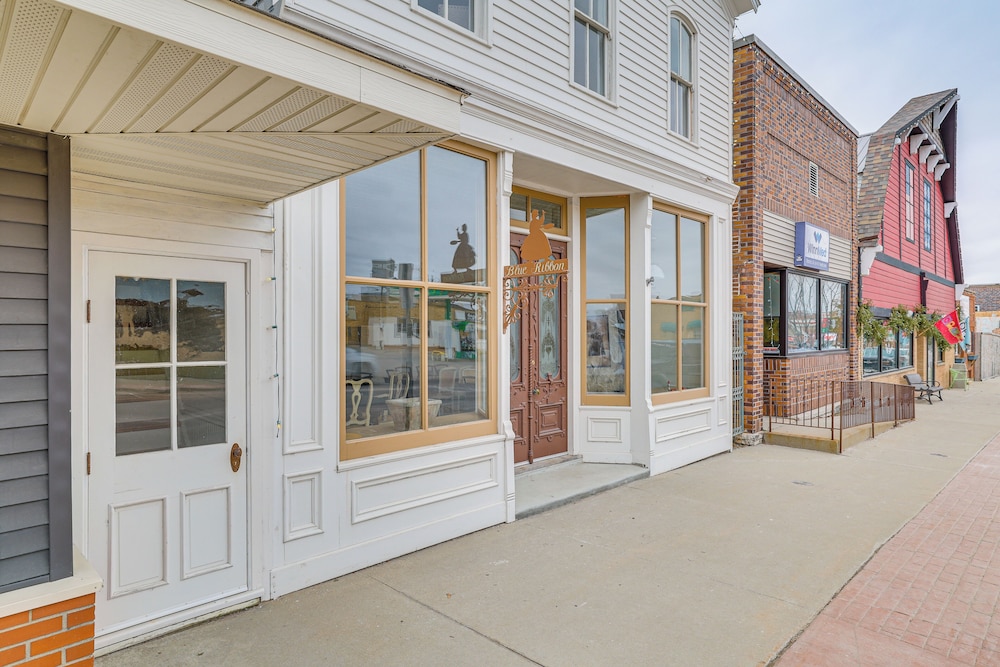Walkable Main Street Location: Spring Grove Apt
