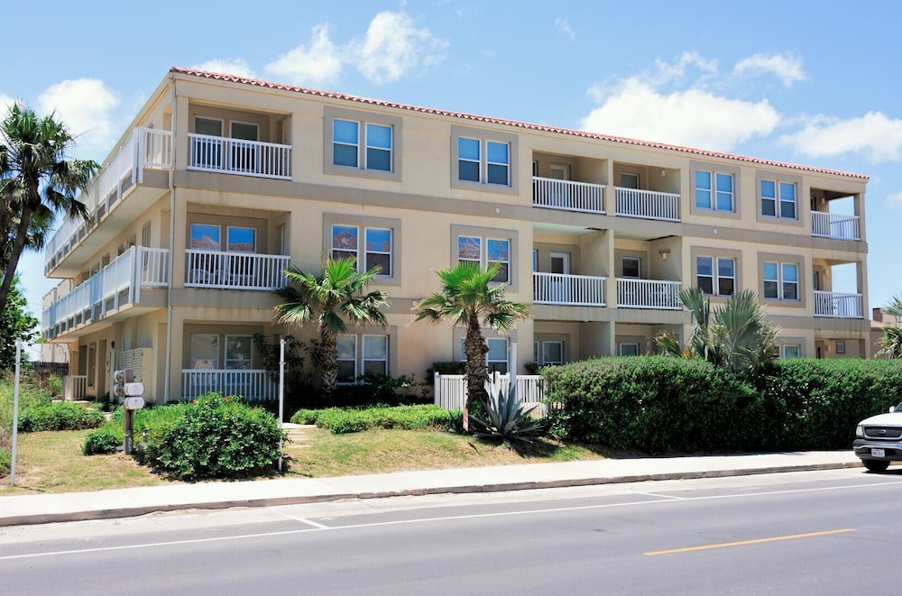 Hotel Cora Lee Gulfview by Padre Getaways - Image 1