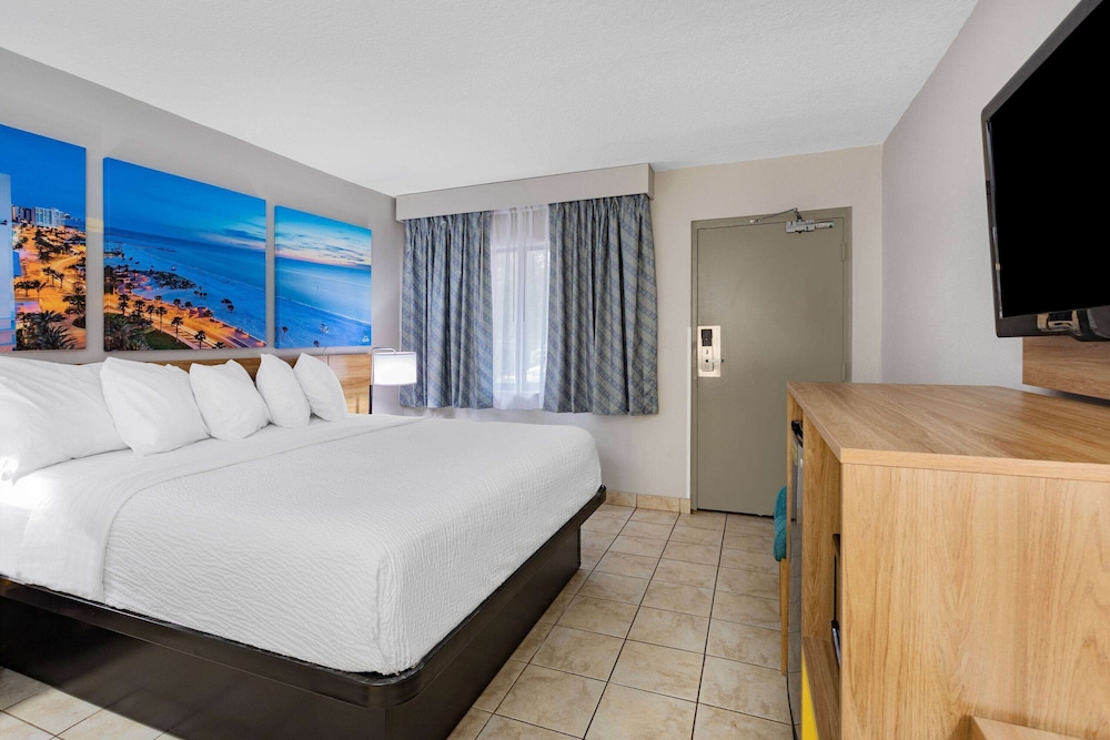 Days Inn by Wyndham N Orlando/Casselberry - Property Image 2