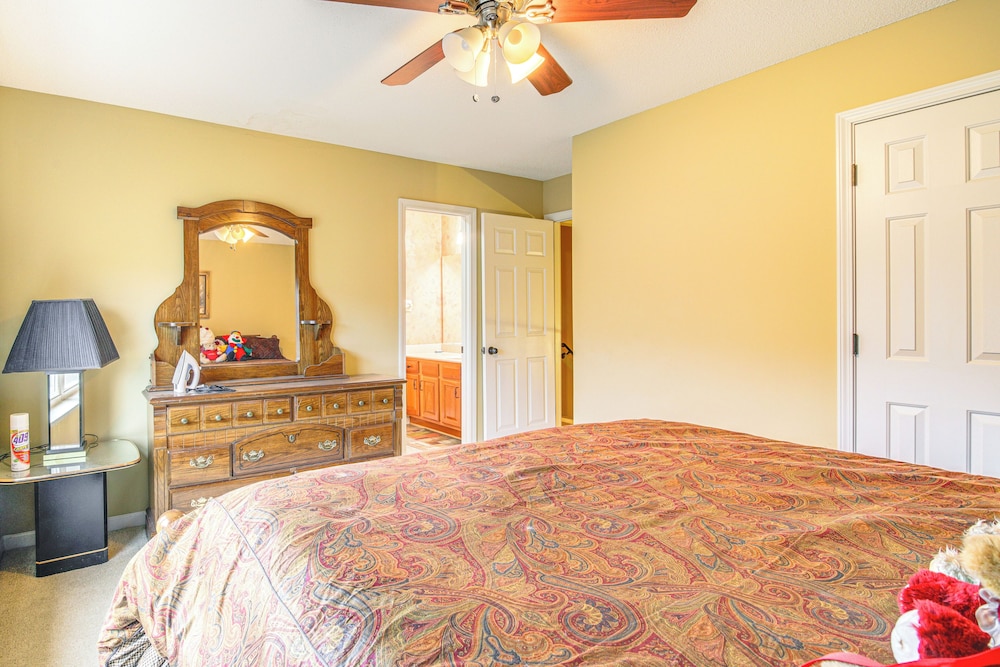 Family-friendly Gem w/ Home Office in Memphis