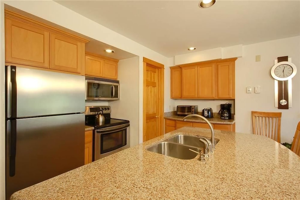 Storm Watch Condominiums by Pioneer Ridge Management view 4