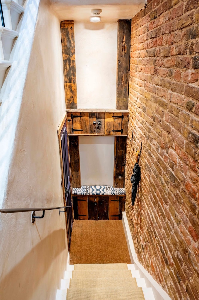 Long Term Stay- Notting Hill by Out of Office Lifestyle