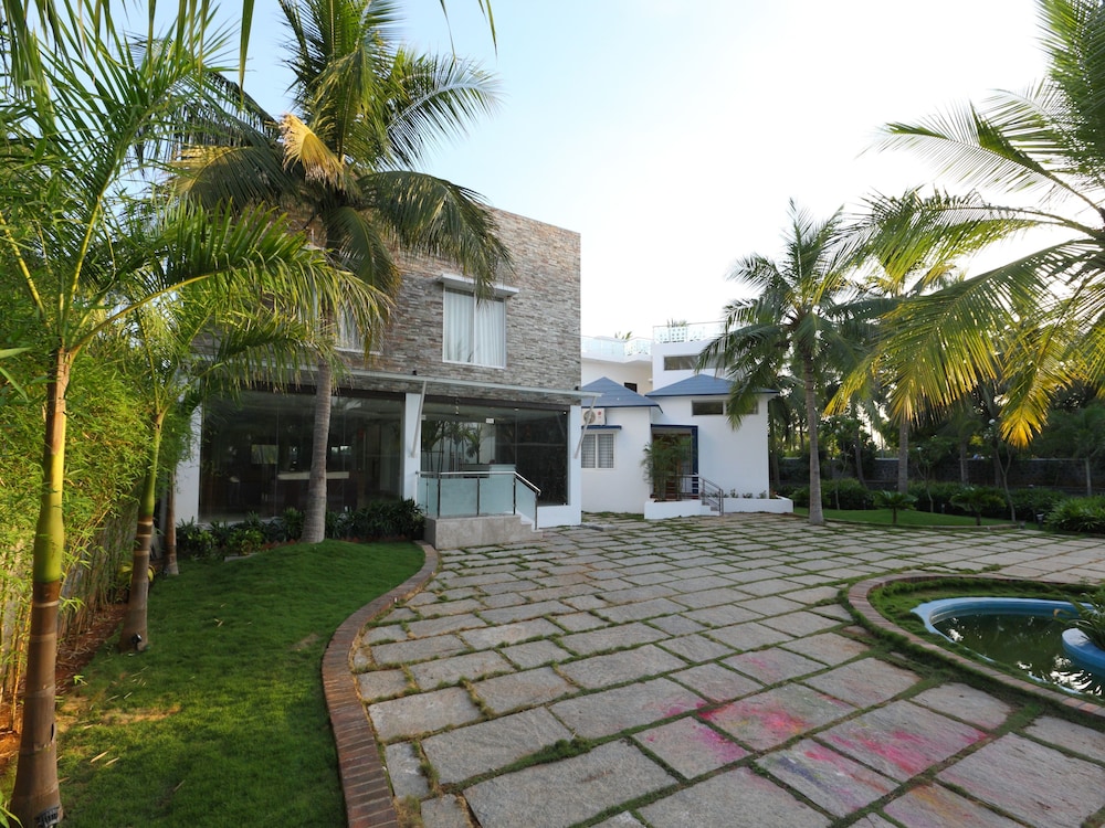 OYO 13820 Coco Retreat Farm