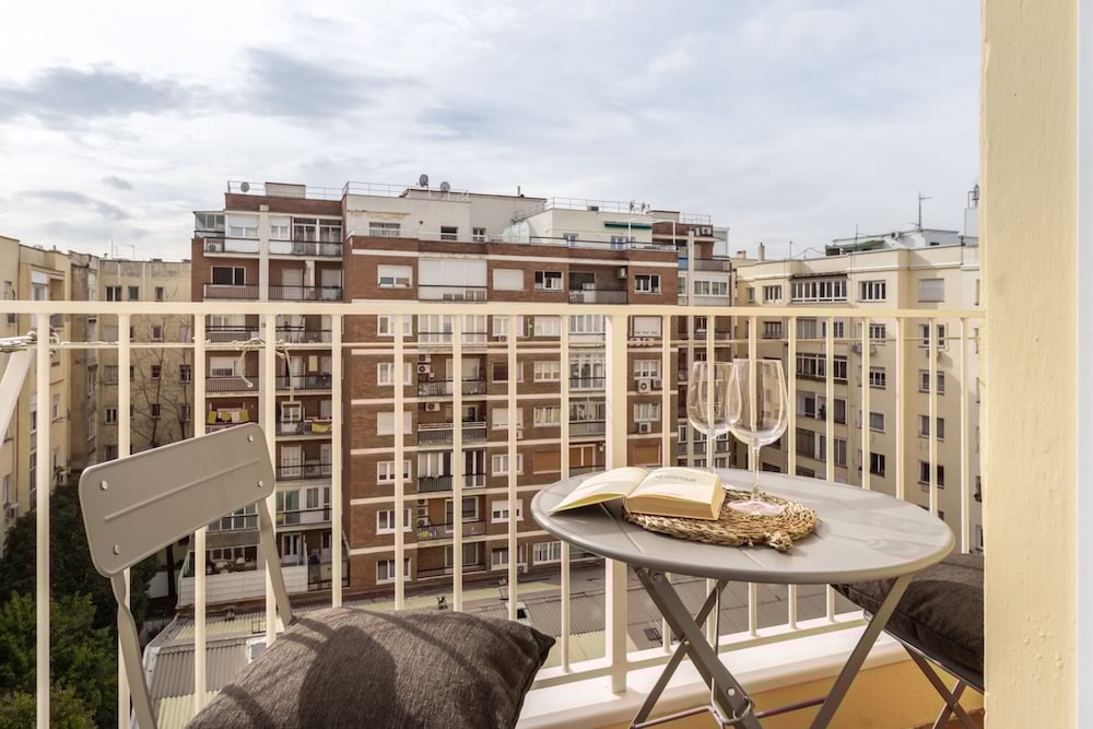 Sofia - 4 Bedrooms and Balcony in O Donell