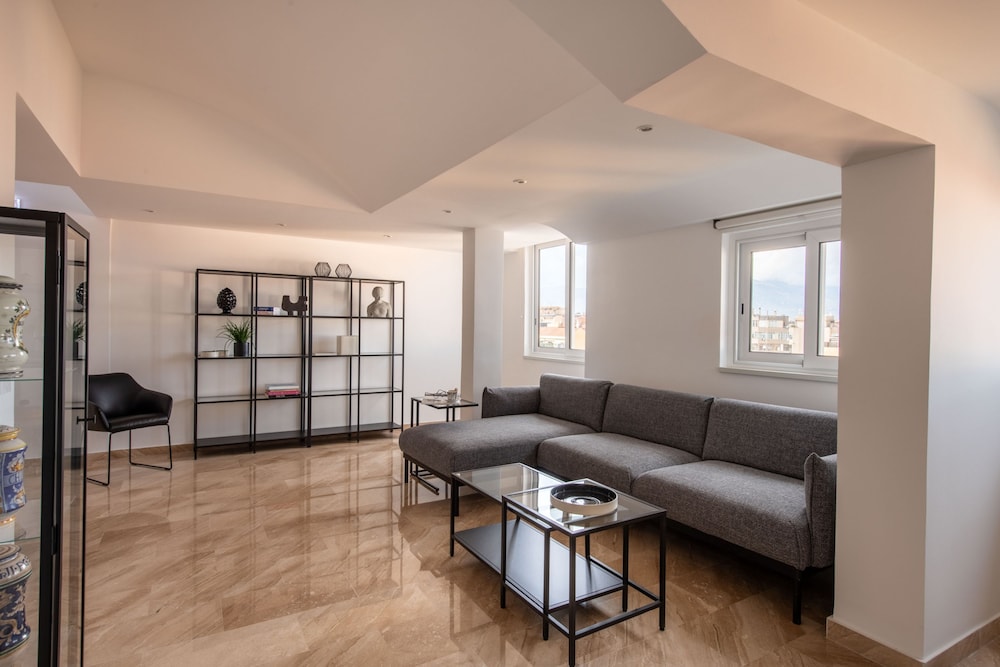 Ruggero City View Apartment by Wonderful Italy