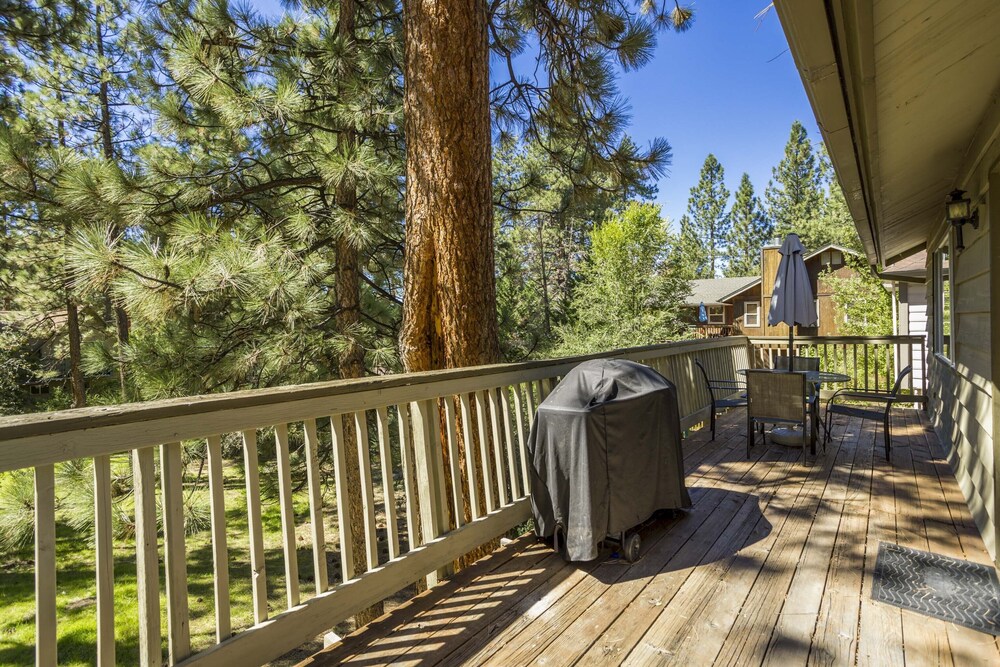 1 Mi to Slopes: Big Bear Ski Haven w/ Hot Tub