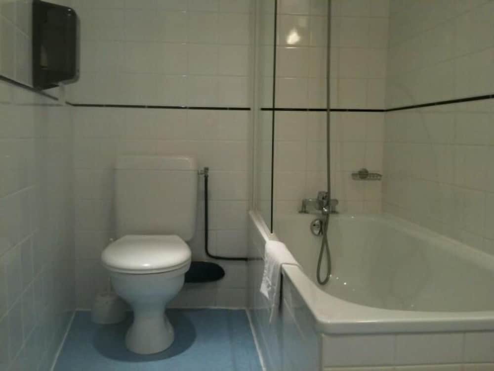 Pau Vacations - Hotel Le Bourbon - Property Image 3