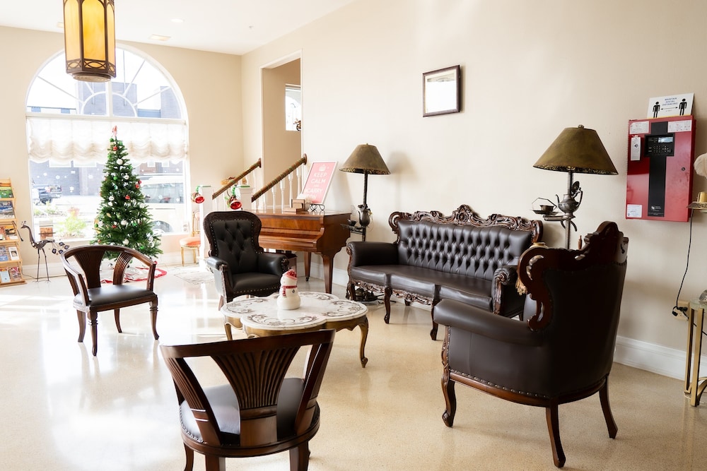 Oak Tree Hotel