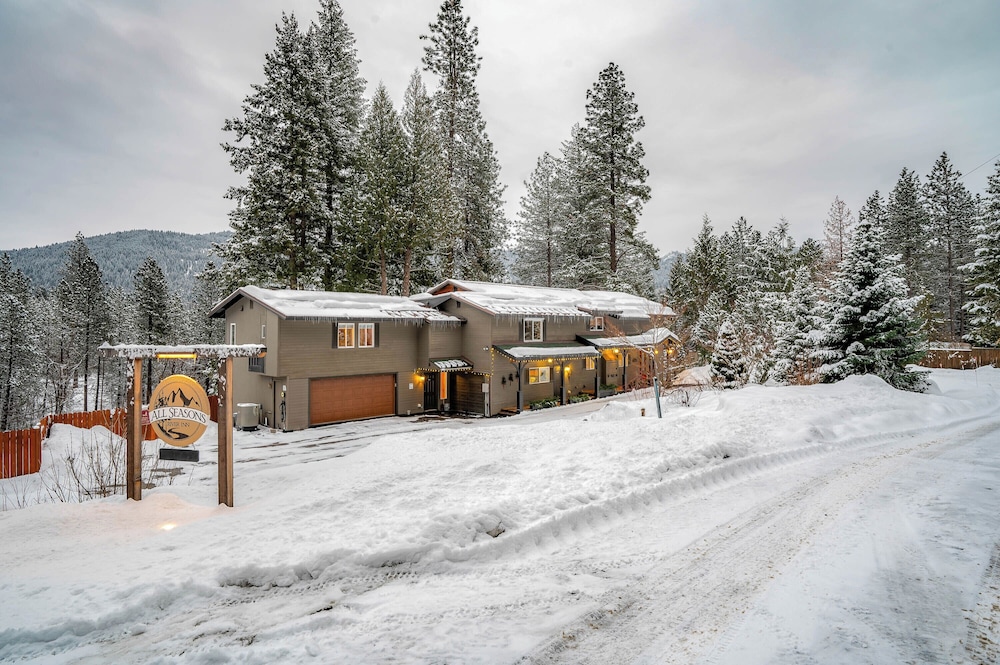 All Seasons River Inn