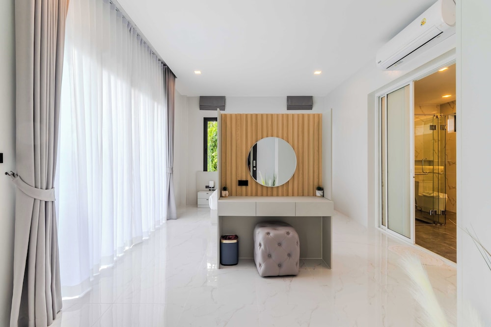 2 Villas 2 Kitchens Huge Pool V258