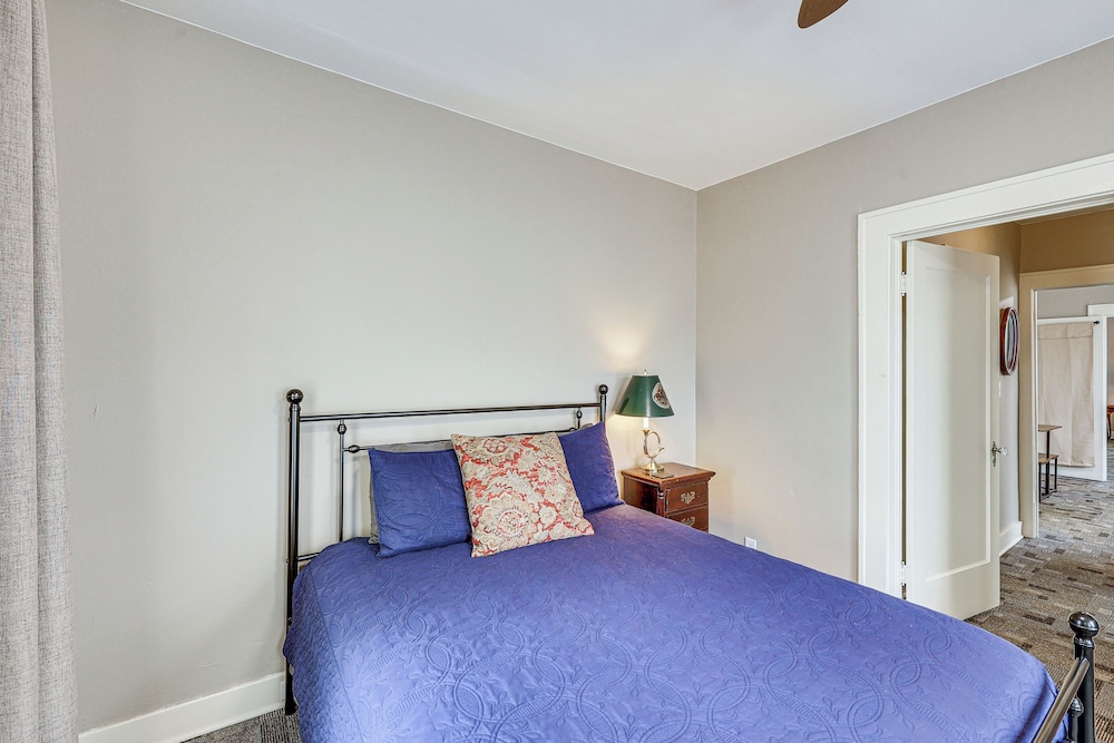 1 Mi to Dtwn! Convenient Texarkana Condo