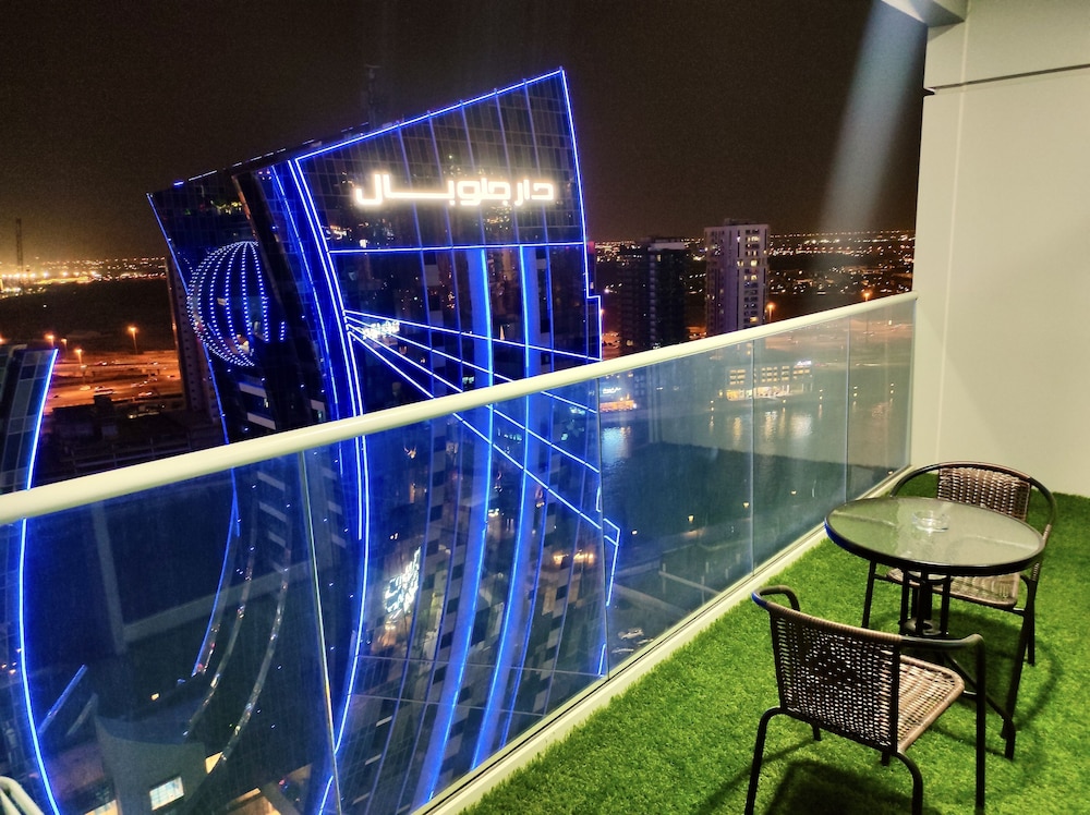 LuxBnB Vera Residences I Skyline Views