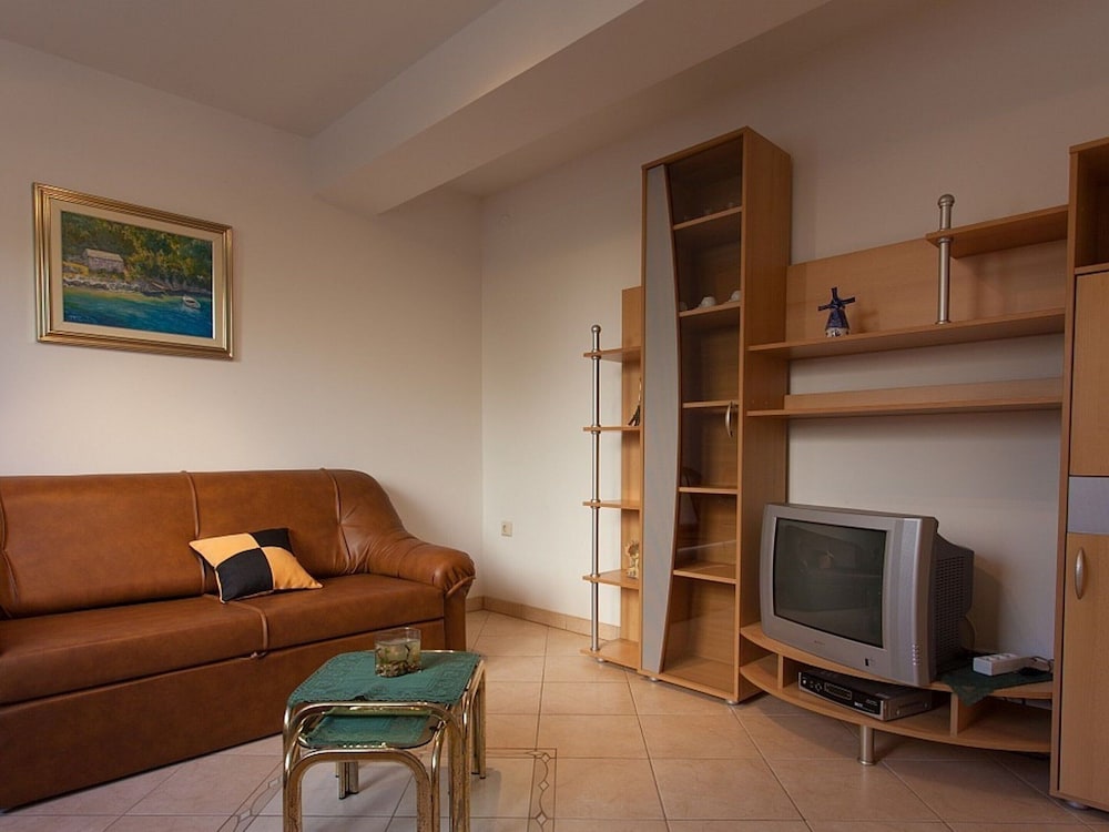 Cozy Apartment in Malinska near Sea view 4