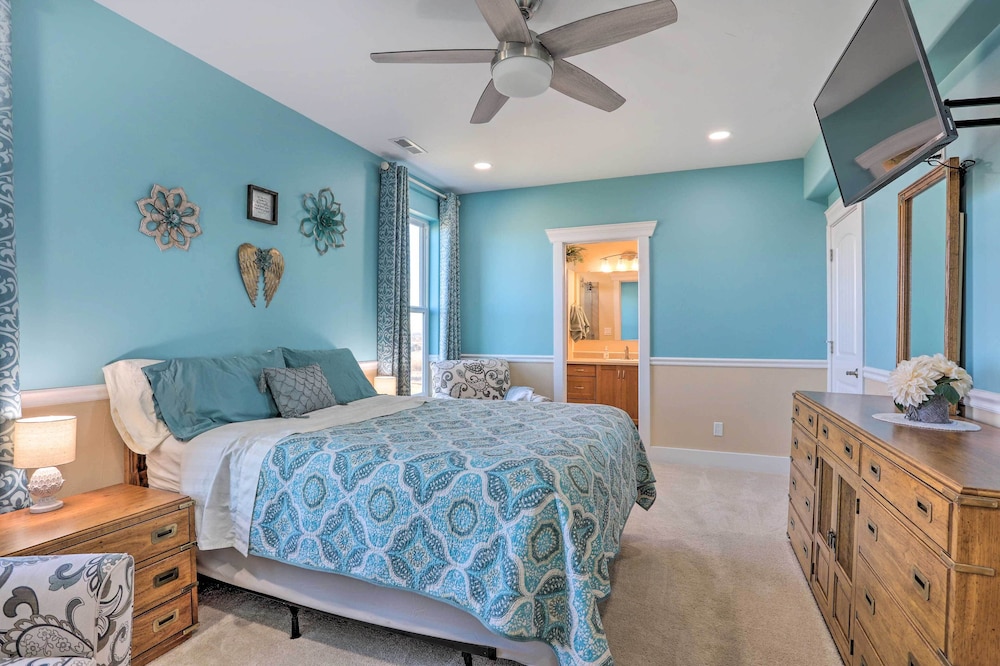 Furnished Patio + Home Gym: Brighton Family Home!