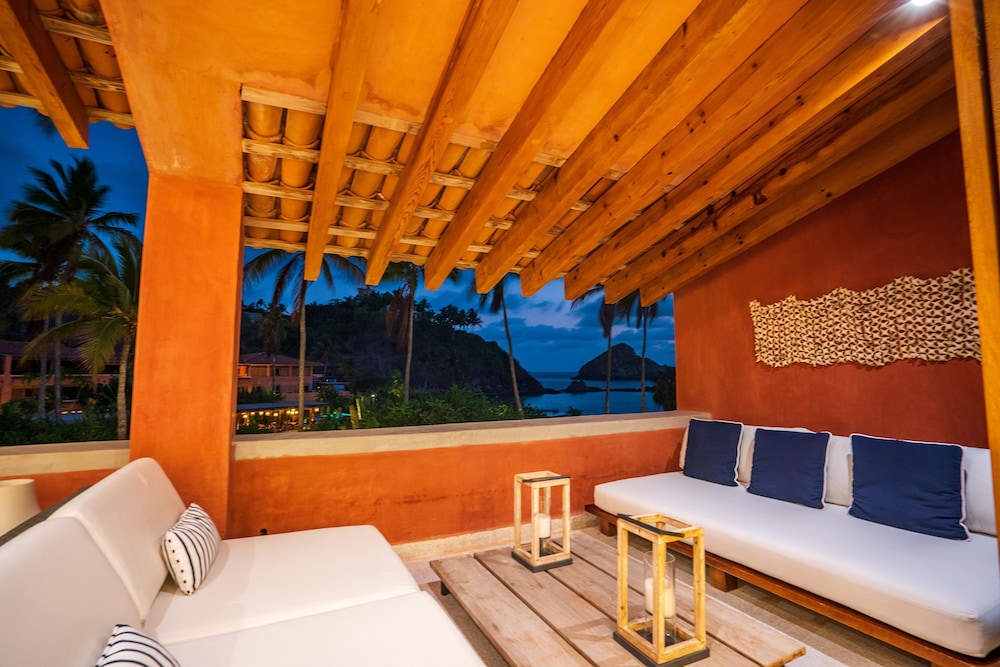 Careyes 114 Oceanfront Luxury With a Spacious Te