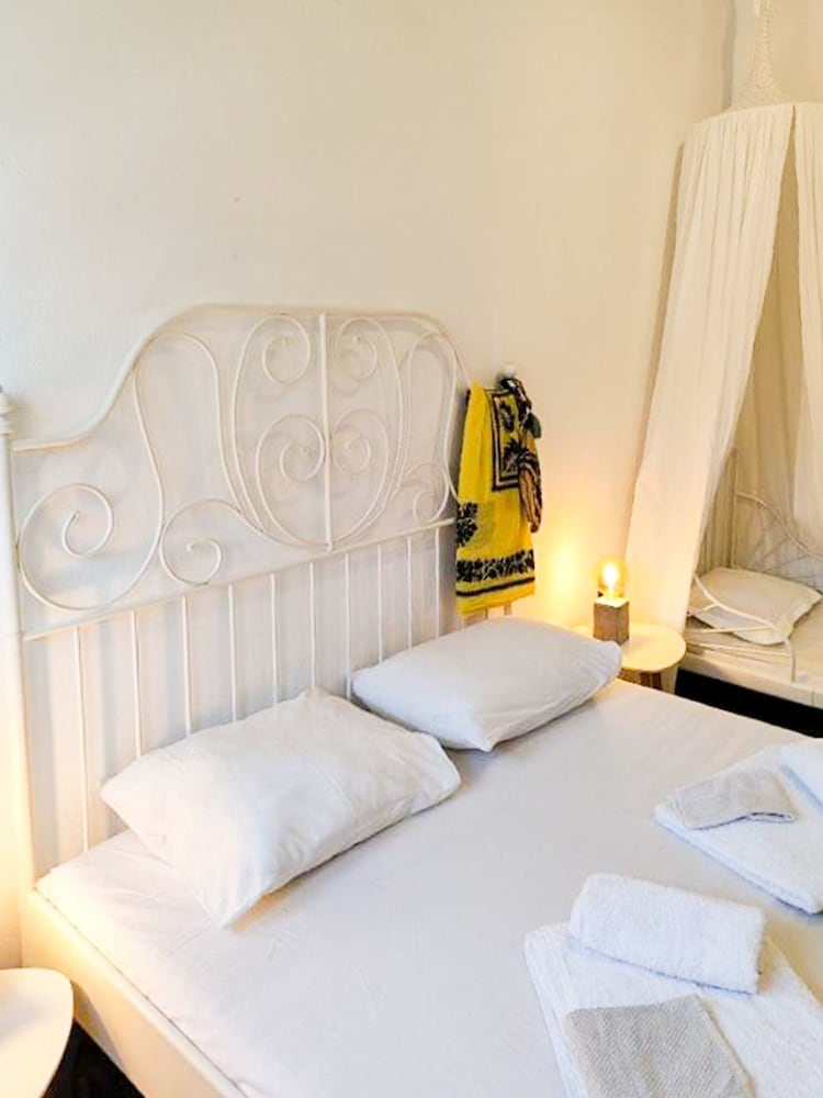 Marilous House - Skyros Beachfront Getaway
