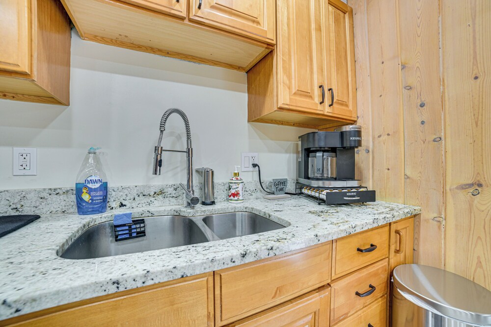 < 1 Mi to Nubs Nob Ski: Cabin w/ Sauna & Deck!