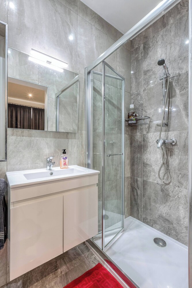 Luxury 3 BR Apt in Gzira Near Sliema - Stjulians