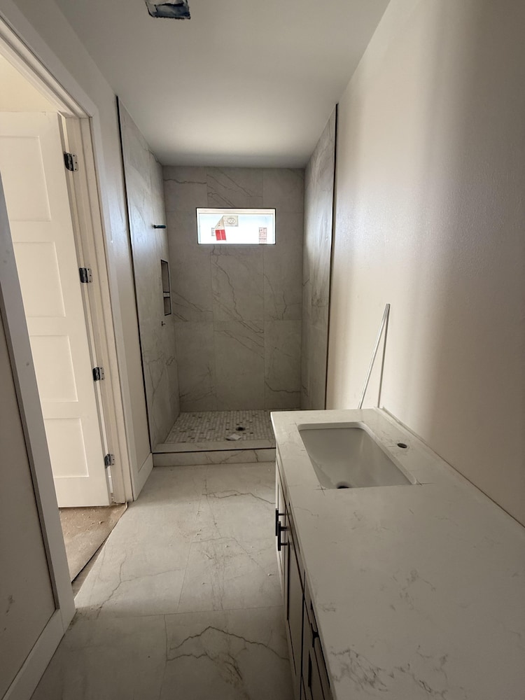 Gorgeous 6 Bedroom New Build 261 Carolina Ave: Heated Pool 6 Home