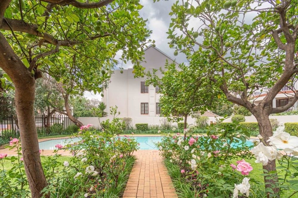 Peaceful Sandton Townhouse in Gated Community