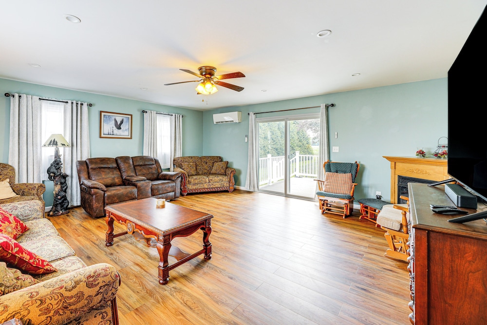Getaway on 1/2 Acre w/ Deck in Georgetown