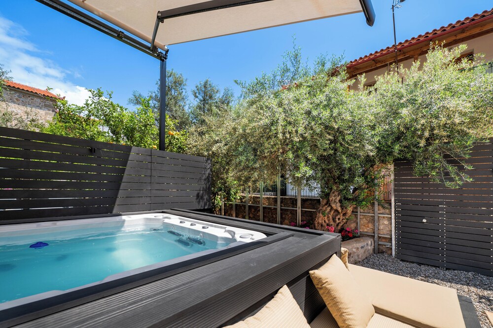 Cardamilia Suites