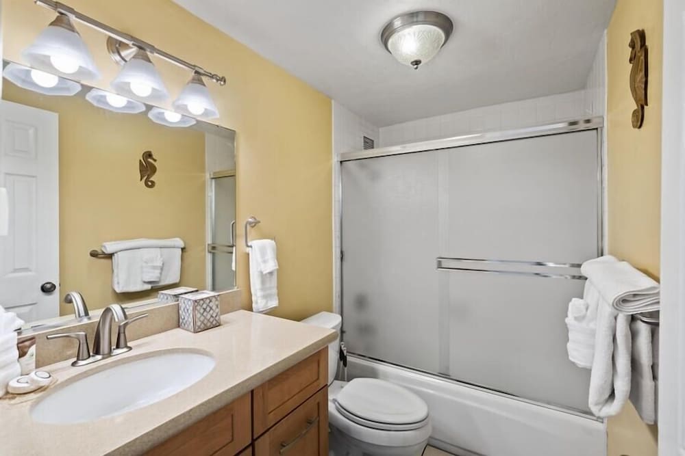 Menehune Shores, #509 2 Bedroom Condo