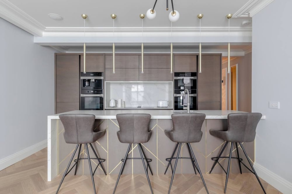 Beautifully Refurbished 2BD Flat - Earl's Court!