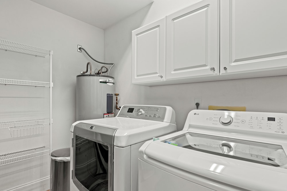 Sugar Sand Retreat 3-bed, 2-bath Beach Getaway With Private Pool, Sleeps 8!