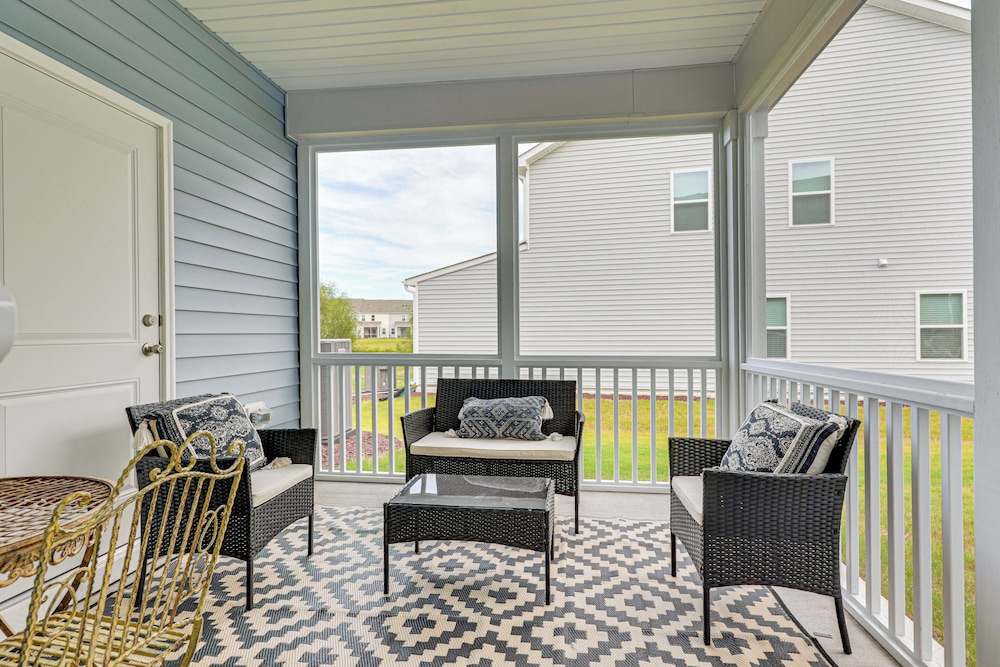 Screened Patio: Townhome 3 Mi to Dtwn Wilson!