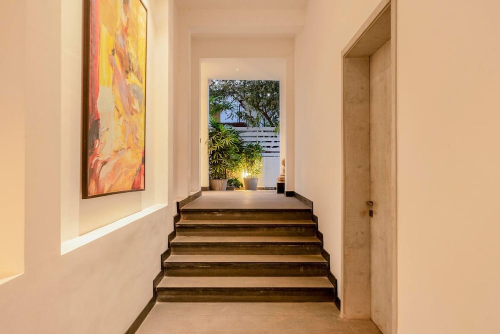 Lux 4bhk w Elevated Pool 3km to Beach Lazy Duck