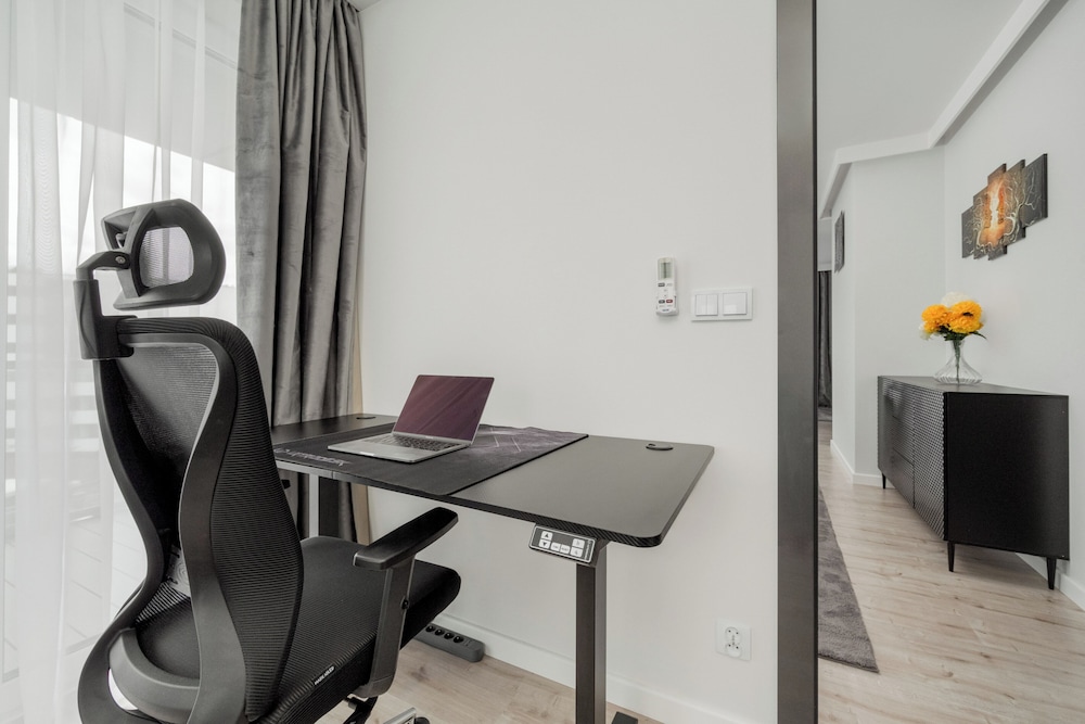 Białowieska Apartment Wrocław by Renters