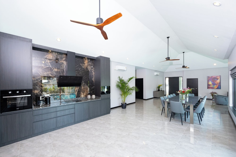 Villa Waree minutes to City and Beach