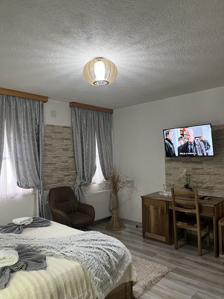 Rustic Inn River 2