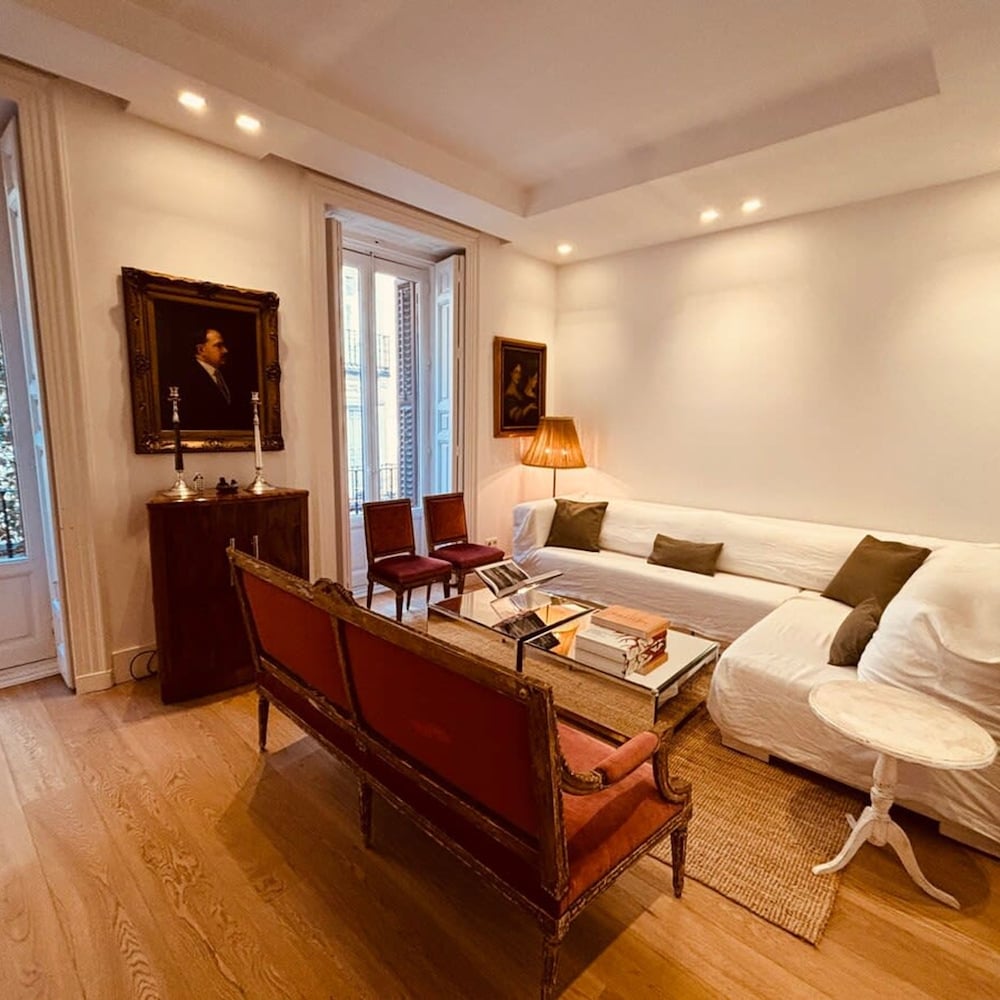 The Pelayo Majestic Luxury 3 Bedroom in Chueca