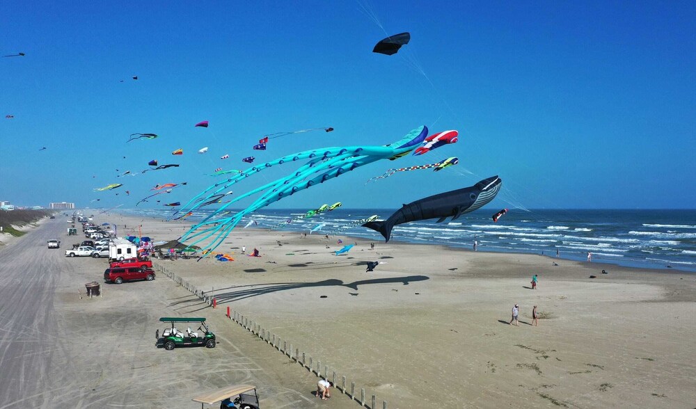 Port A Getaway Games, Grill, Close to Beach Sandy Feet Retreat by Avantstay