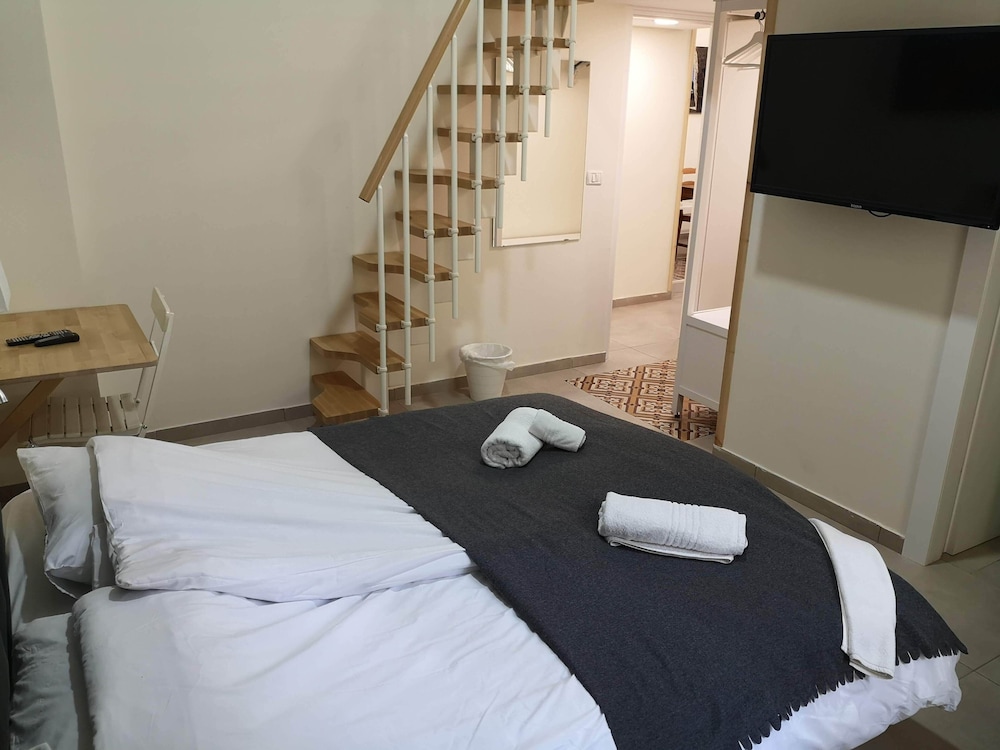 Allenby 2 Bed & Breakfast