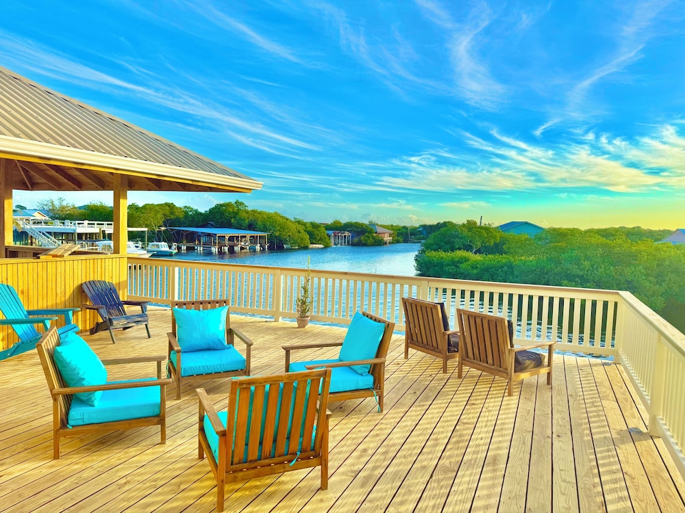 Utila Seabreeze Vacation Apartments